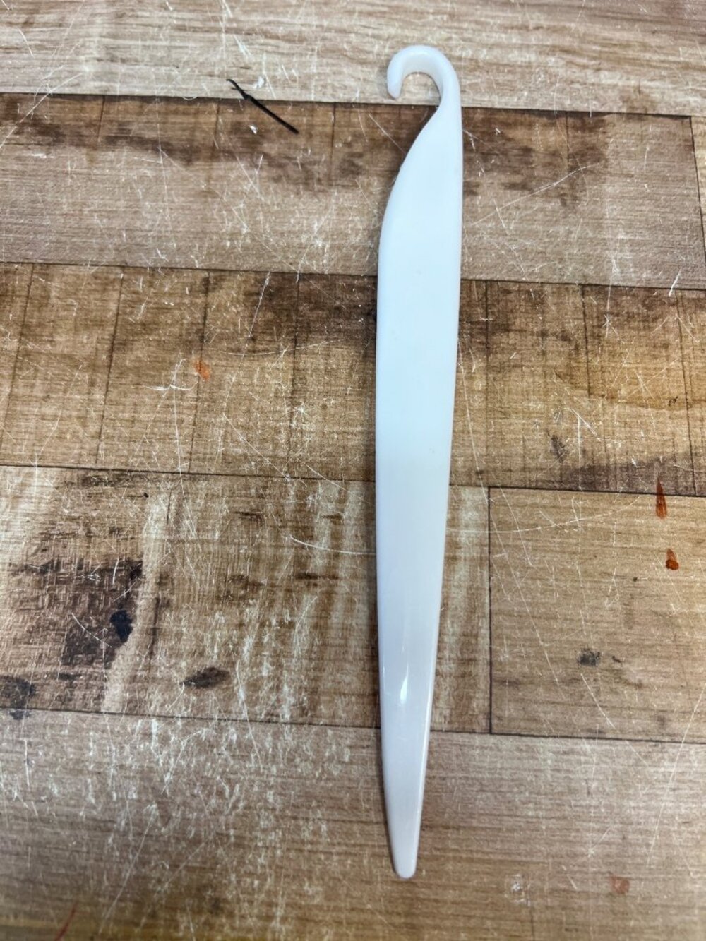 Plastic Hook-Style Point Bone Folder Tool